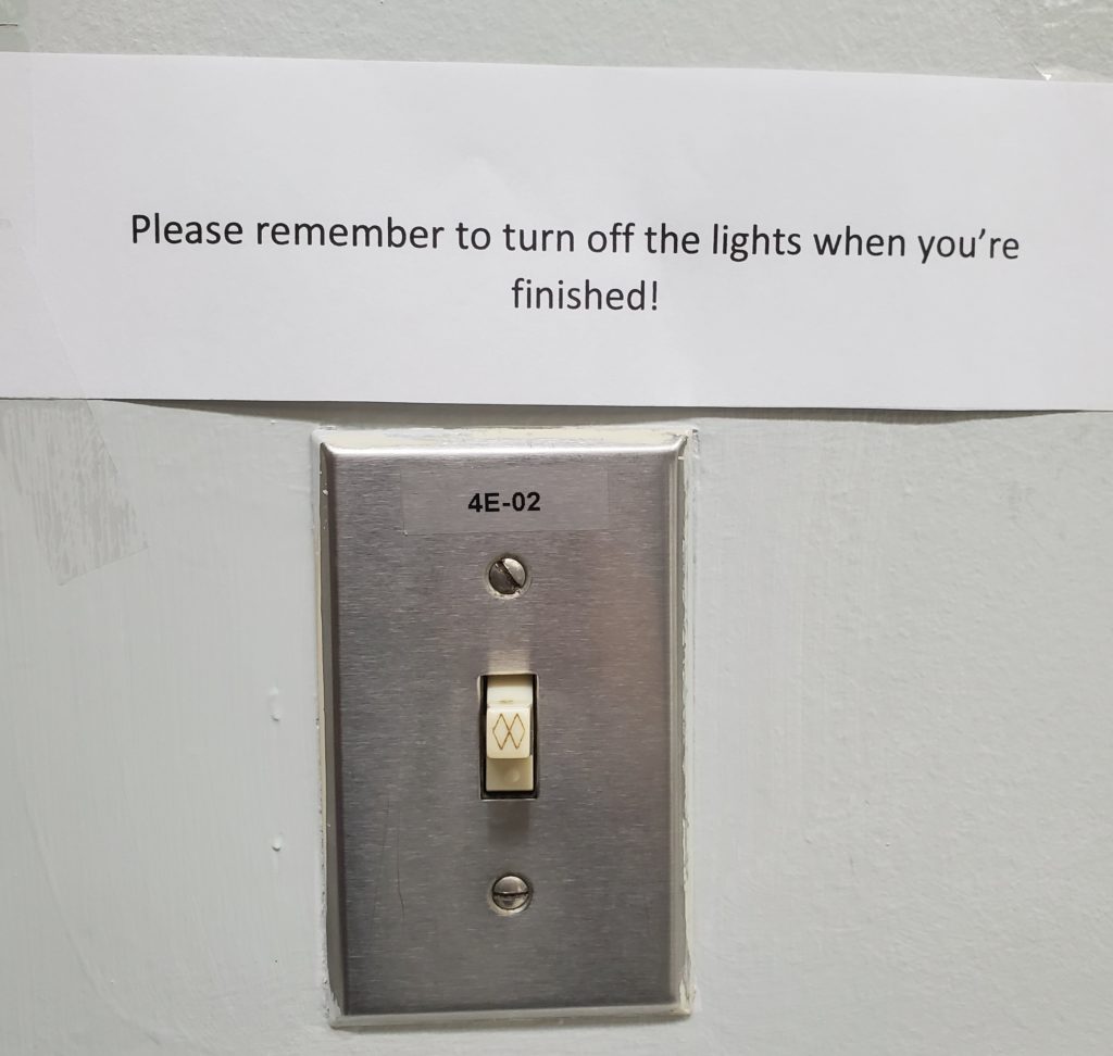 Note with "Please remember to turn off the lights when you're finished!" with a light switch below